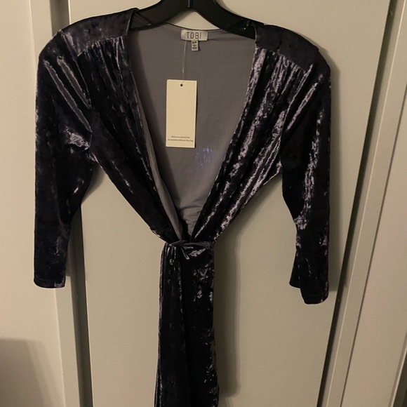 Tobi velvet wrap sz small never worn- NWT - Picture 4 of 4